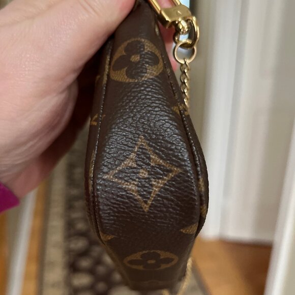 Louis Vuitton Mini Pochette Monogram - Authentic - Picture 8 of 17